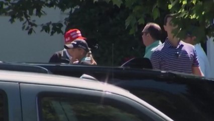 '트럼프 나흘 만에 골프장서 포착 ...'건강이상설' 불식 / YTN