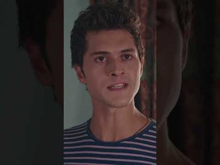 علاء معصب على فادي 😒 | مسلسل حكاية بودروم #حكاية_بودروم #bodrummasalı #kanald #shorts