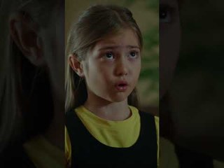 البنت بتخاف من أبوها 😥 | مسلسل عزيزة #azize #shorts #kanald #handeerçel