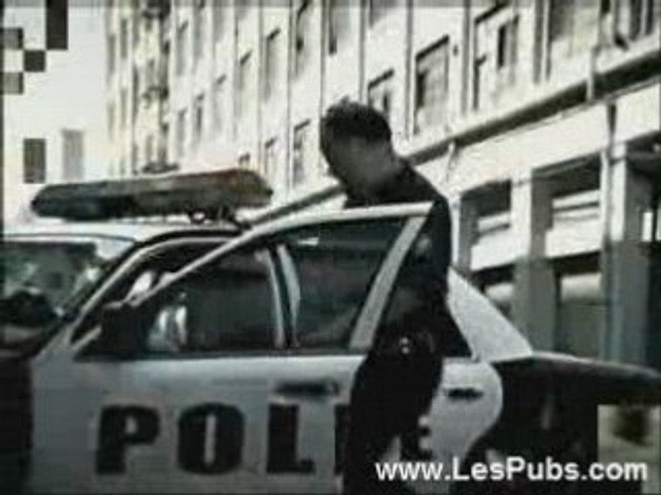 2 flics qui s'amusent (pub pour la Ford shelby GT )