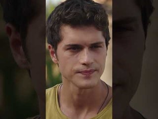 لاتخلي حد يسمع 😂 | مسلسل حكاية بودروم #حكاية_بودروم #bodrummasalı #kanald #shorts