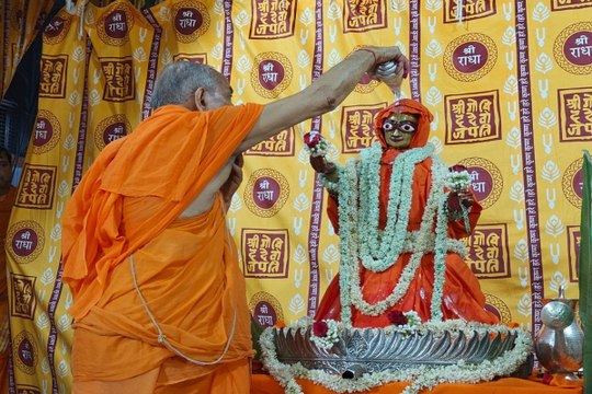 Radhashtami 2025 : 'जन्म लीयौ श्री राधा प्यारी...' गोविंददेवजी मंदिर में प्रियाजी का पंचामृत अभिषेक, देखें वीडियो