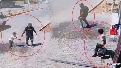 Oğluna hırsızlık yaptırdığı anlar kamerada