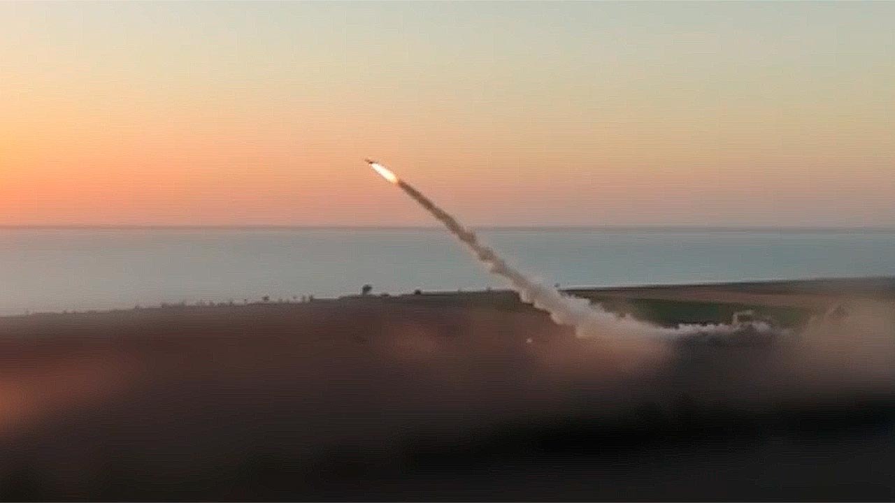 Ukraina avfyrar kryssningsroboten ”Flamingo” i trippelattack mot Ryssland