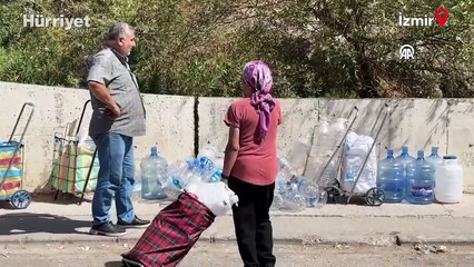 Su kesintisinin yaşandığı Çiğli'de bazı vatandaşlar çeşmede kuyruk oluşturdu