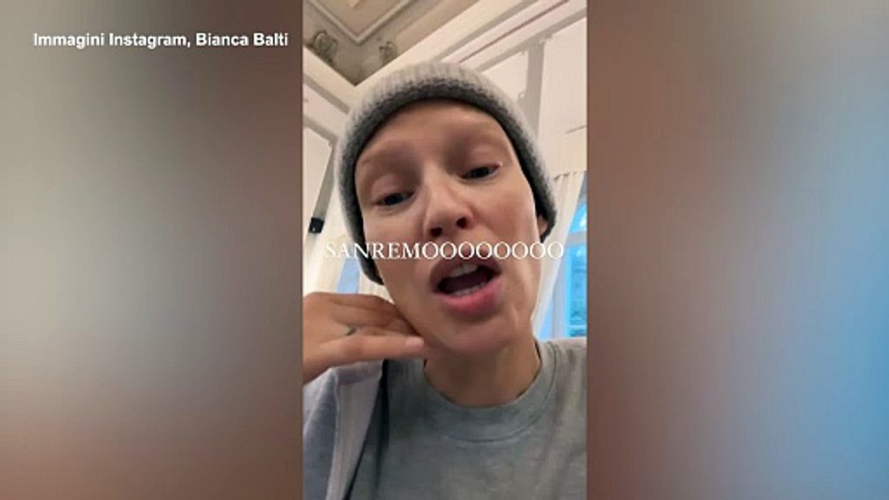 Bianca Balti scalda la voce (in playback) per il suo Sanremo da co-conduttrice