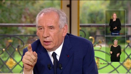 François Bayrou : «Le seul qui n’était pas en vacances, c’était moi»