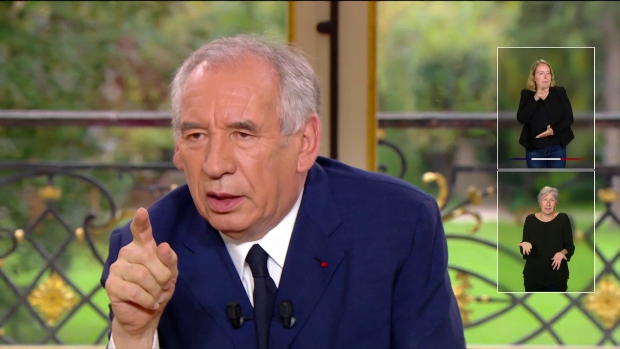 François Bayrou : «Le seul qui n’était pas en vacances, c’était moi»