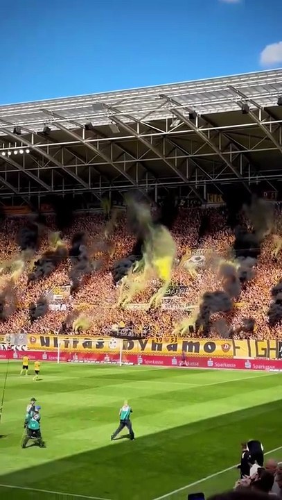 31.08.2025 Germany 🇩🇪  2 league. pyro Dynamo Dresden against Schalke