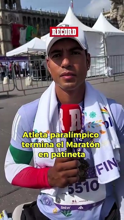 "NO SOMOS UN ESTORBO, SOMOS ALGO VALIOSO"  Michel Muñoz, atleta paralímpico participó en el Maratón de la Ciudad de México desde su patineta.