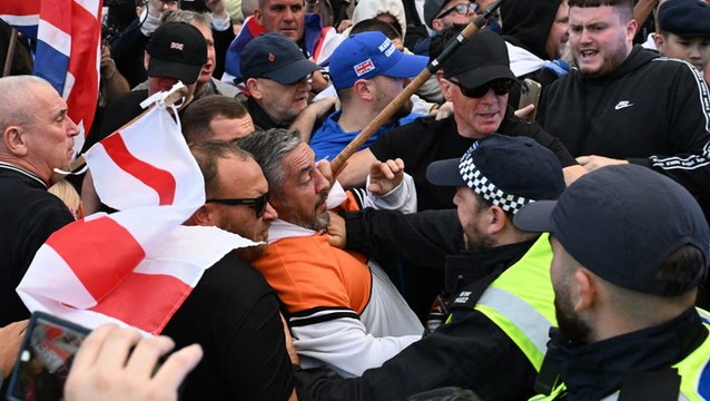 Police clash with anti-migrant protesters marching on Epping council offices