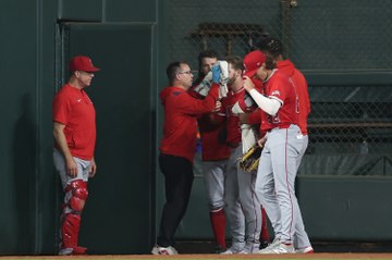Taylor Ward sufre terrible accidente en estadio de los Astros