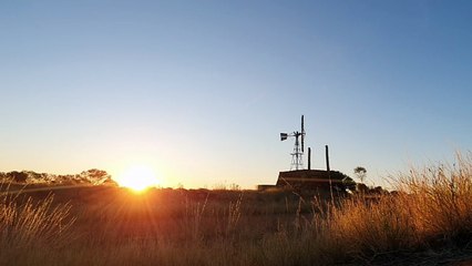 FREE Outback Camping at Bonney Well - STUNNING Sunset Near Devils Marbles NT