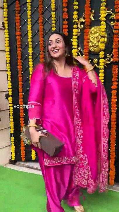 divyanka tripathi pops out in juhu for ganesh chaturthi festivities