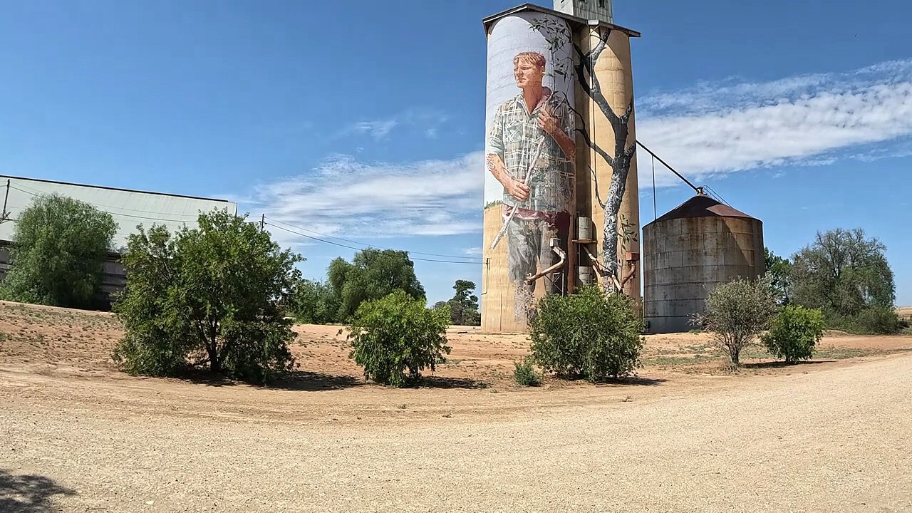 Australian Road Trip: Patchewollock to Walpeup Silo Art Trail
