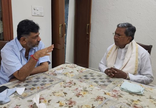 ಸಿದ್ದು Vs ಡಿಕೆ.. ಬಿಹಾರದಲ್ಲಿ ಬಲ ಪ್ರದರ್ಶನ! ಡಿಕೆ ತಂತ್ರಕ್ಕೆ ಅವರದ್ದೇ ಸ್ಟೈಲ್​ನಲ್ಲಿ ಸಿದ್ದು ಪ್ರತಿತಂತ್ರ!