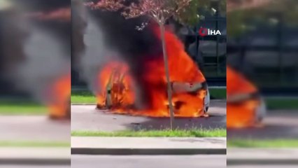 Bursa’da park halindeki otomobil alev topuna döndü