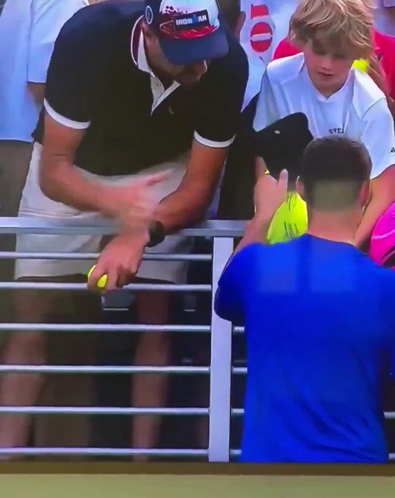Un PDG polonais vole la casquette d'un enfant à...