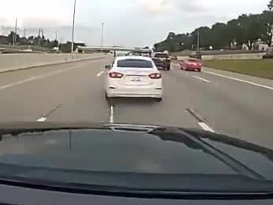 Am haken: polizei stoppt auto auf ungewöhnliche weise