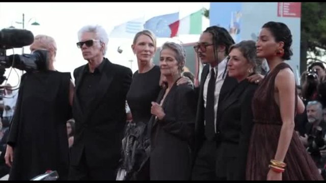 Cate Blanchett e Jim Jarmusch sul tappeto rosso di Venezia