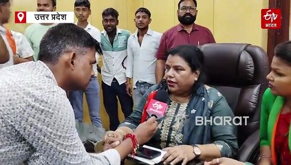 VIDEO : कांग्रेस कार्यालय पर भाजपा महिला मोर्चा का हल्ला बोल; तोड़फोड़, पोस्टर पर बरसाए डंडे, फेंके टमाटर, राहुल गांधी के खिलाफ नारेबाजी