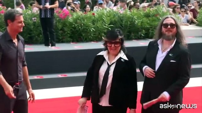 Venezia 2025, Tilda Swinton e George MacKay omaggiano Marianne Faithfull in Broken English