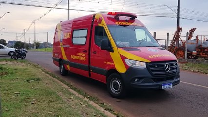 Jovem fica ferida após colisão entre carro e moto no Jardim Gramado