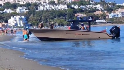 Desembarco de droga a plena luz del día en una playa de Casares.
