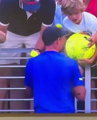 Video: ¡Se justificó! Tenista regaló su gorra a un niño y un empresario se la robó