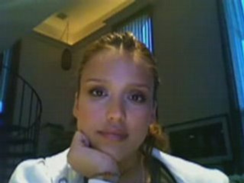 Jessica Alba répond a ses fans sur msn