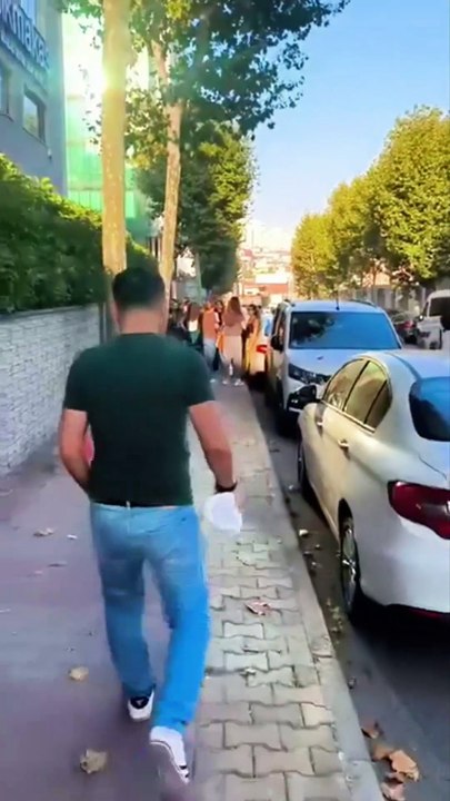 📢Crossjeans şıkmakas  işçilerin haklarına çöktüğü için toplanıyoruz.