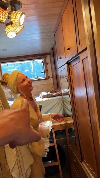 Chambre et salle de bain privatif magnifique dans leur VAN ! 🥰