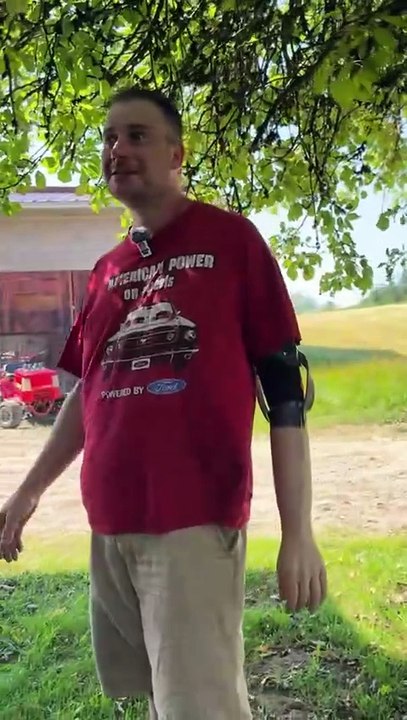 Il recrée le tracteur de son enfance (en 10x + puissant)🥰