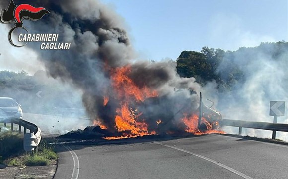 Fallito assalto a un portavalori, l?autista vede le auto in fiamme e fugge