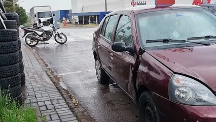 Com suspeita de fratura no quadril, motociclista é socorrida após acidente de trânsito no Floresta