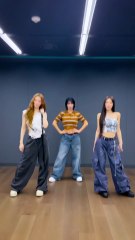 HANDS UP with 모모 선배님 🐻♥︎ @TWICE