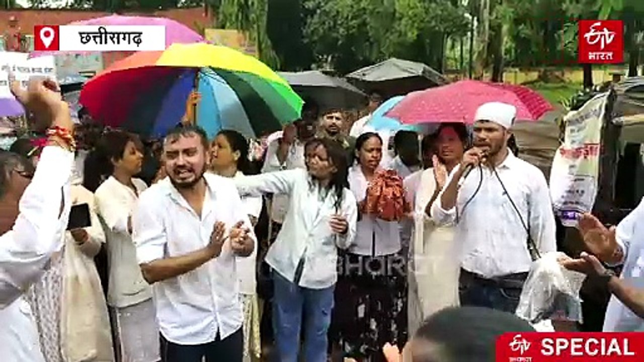 एनएचएम संविदाकर्मियों का अनोखा प्रदर्शन, शव यात्रा और मुंडन कराकर जताया विरोध, नियमितीकरण की मांग