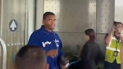 Inter, Akanji è atterrato a Milano e saluta in italiano