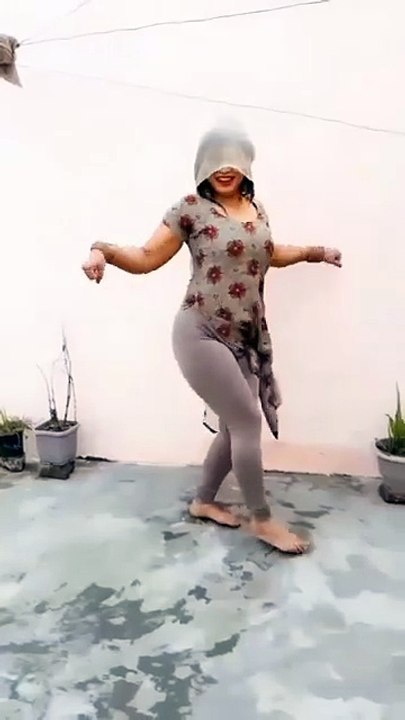Hot Aunty Dancing In Tights Leggings Kamiz Full Masti Bhabhi Shorts Videos #hotback_360p