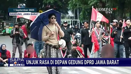 Pendemo Berbaju Hitam, Bakar Pagar Gedung DPRD Provinsi Jawa Barat