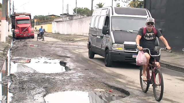 Em São Vicente, buracos e vias mal conservadas desafiam motoristas e moradores