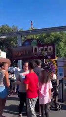 criança em trilho é salva, pensilvania, eua