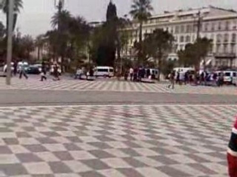 Arrivée des forces de l ordre manif ultras nice 17/05