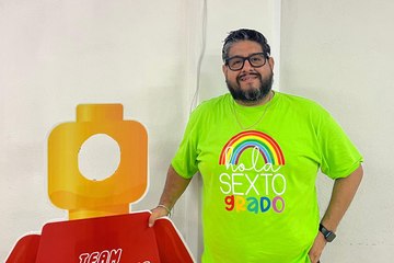 El Profe Chido” decora con impresionante temática su salón en Juárez