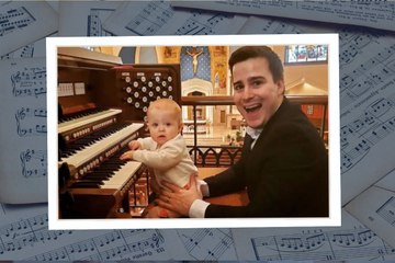 Un músico de iglesia que inspira en las redes sociales con sus hijas