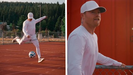 Canelo Álvarez cambia los guantes y el ring por un balón de futbol, ¿debutará en Liga MX?