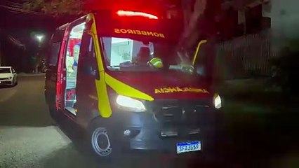 Ciclista fere joelho e rosto ao sofrer queda na Rua Cassiano Jorge Fernandes