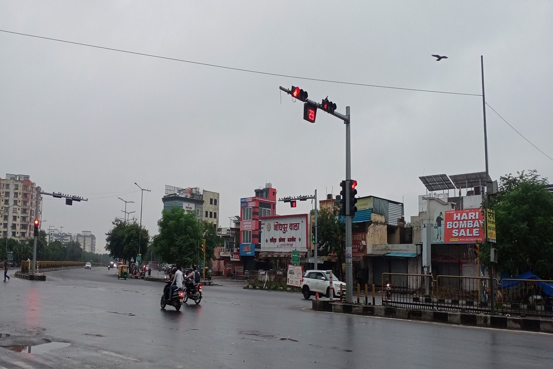 Rajasthan Weather :  जयपुर में सुबह से ही बादल छाए, रिमझिम फुहारों से मौसम गुलजार, ठंडक बढी