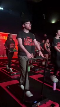 Proyección La Larga Marcha en cintas de andar