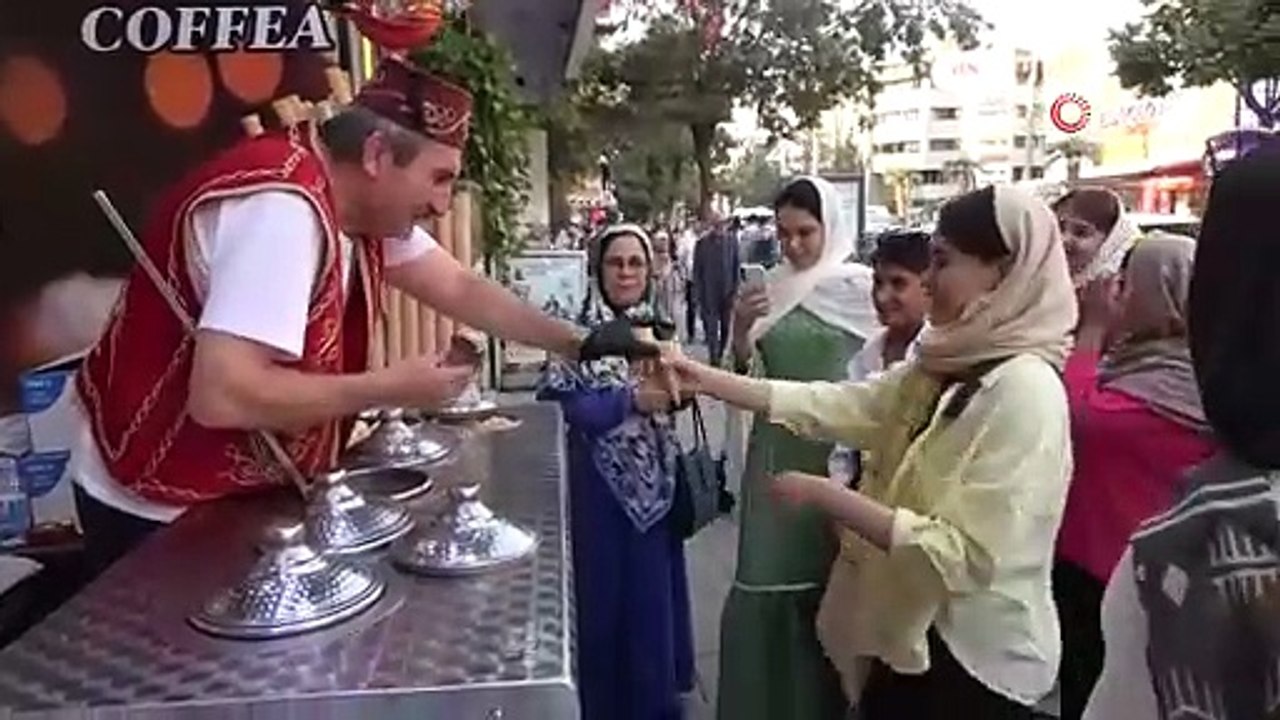 İranlı turistler Van esnafının yüzünü güldürdü